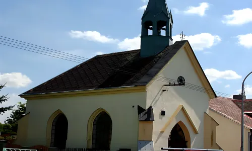 kaple Nejsvětější Trojice (Lom)
