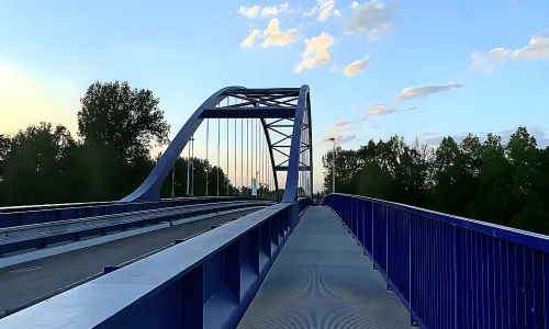silniční most přes Labe mezi Valy a Mělicemi