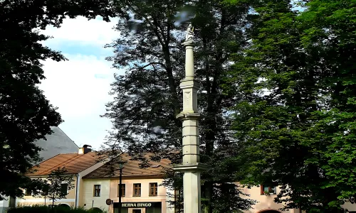 pranýř se sochou svaté Barbory