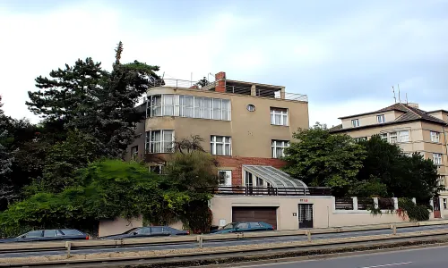 V Holešovičkách 25