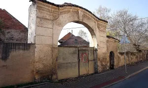 Brána s brankou usedlosti čp. 10