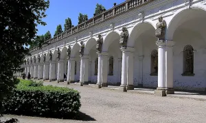 Kolonáda v Květné zahradě