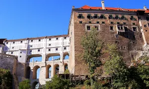 Plášťový most