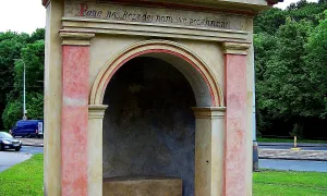 Výklenková kaplička v Motole