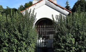 kaple se zvoničkou a zvonem