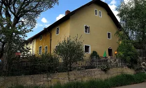Lovčice (tvrz)
