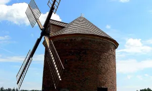 Větrný mlýn (Chvalkovice)