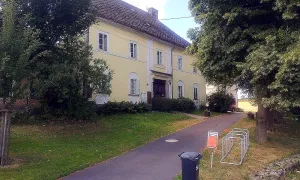 Fara s hospodářskými budovami