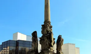 Morový sloup se sousoším svaté Anny