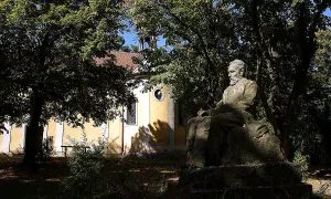 Pomník Svatopluka Čecha v Litni
