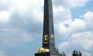 Rakouský pomník bitvy roku 1813 se strážním domkem