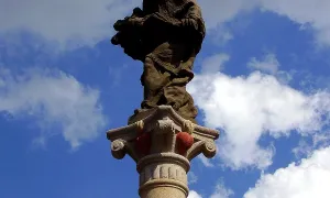 Sloup se sochou svatého Jana Nepomuckého (Rožmberk nad Vltavou)