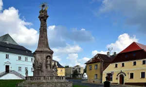 Sloup se sousoším Nejsvětější Trojice (Teplá)