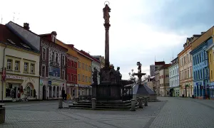 Sloup se sousoším Panny Marie Immaculaty