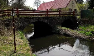 kamenný most v Bílku