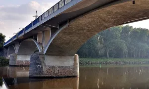 most přes Labe v Kostelci nad Labem