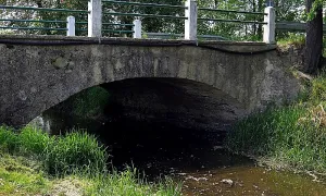 most silnice III/1555 přes Zlatou stoku v Lomnici nad Lužnicí