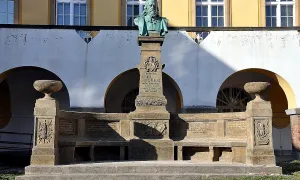 pomník Viktorina Kornela ze Všehrd