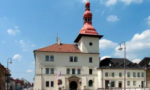 radnice se šatlavou v Bělé pod Bezdězem