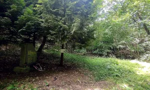 Popraviště s památníkem