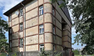 Dům čp. 198 pro bývalou Továrnu na hedvábné zboží Wilhelma Bachracha