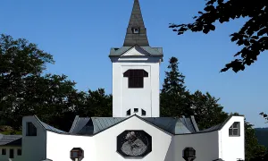 Kostel Panny Marie Pomocné (Zlaté Hory)