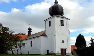 Kostel Povýšení svatého Kříže s farou a kaplankou