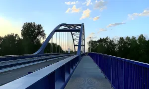 silniční most přes Labe mezi Valy a Mělicemi