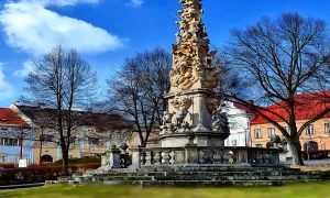 Sloup se sousoším Nejsvětější Trojice (Žlutice)