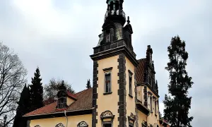 Neuperský dvůr