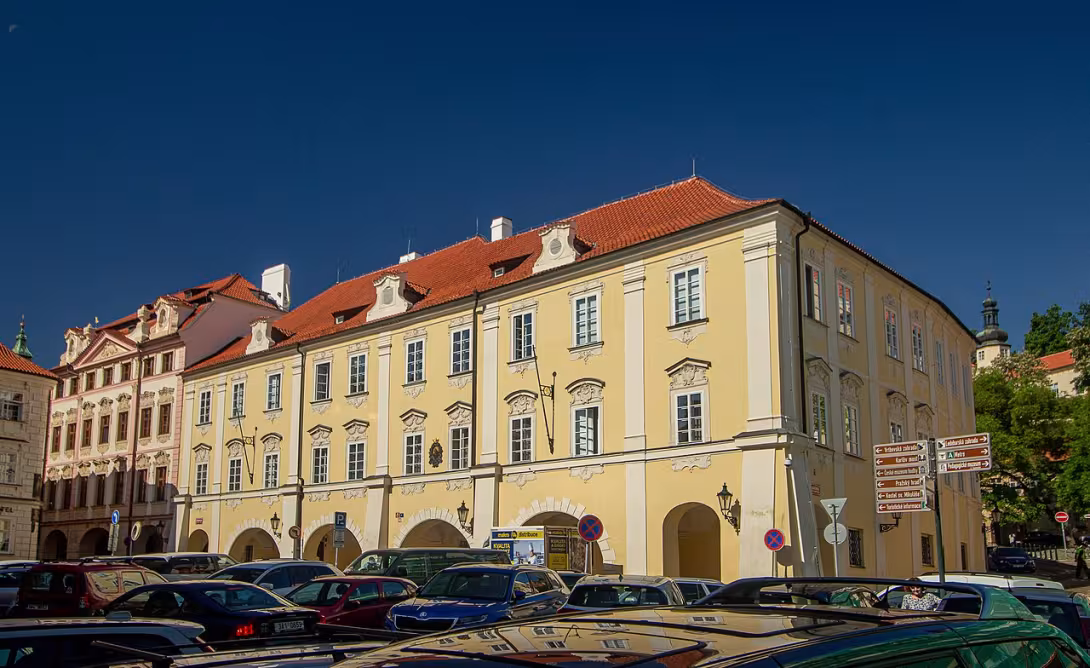 Dnešní pohled – Aueršperský palác v Praze