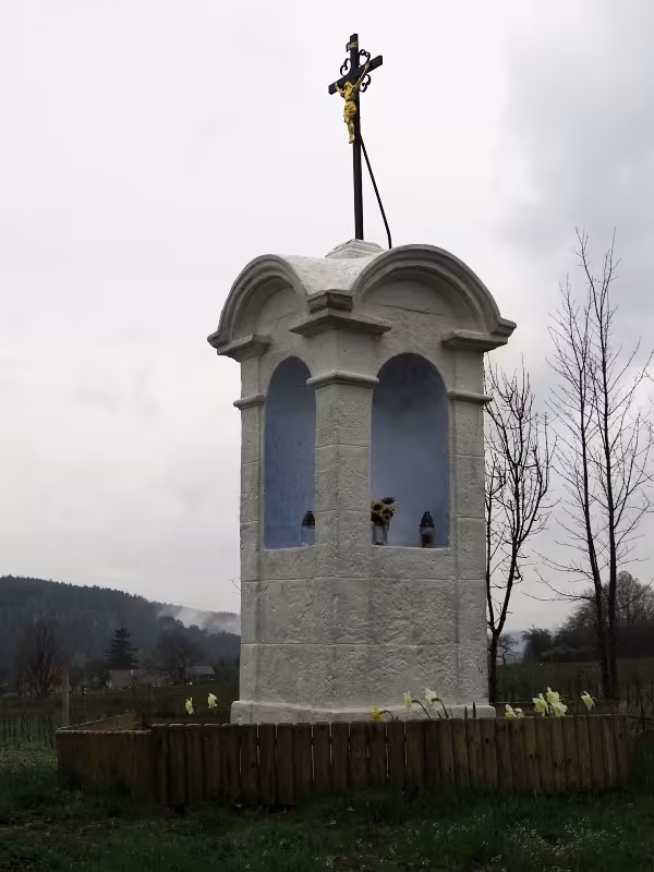 Dnešní pohled – Boží muka na Fialníku