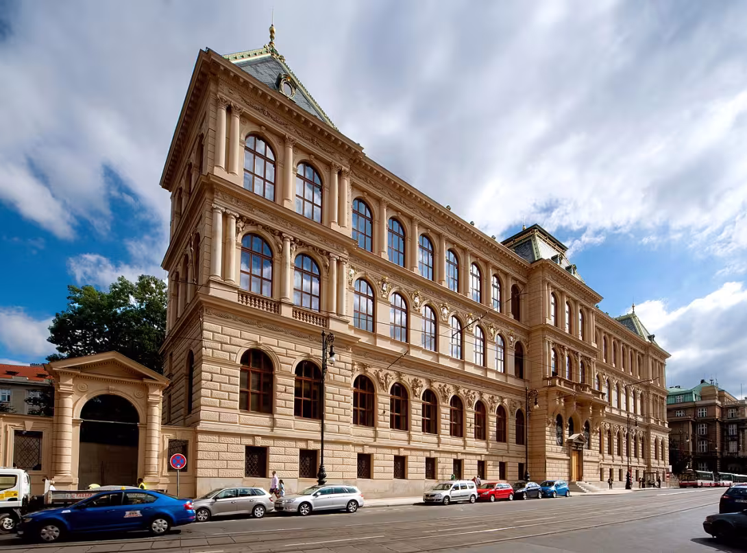 Dzisiejszy widok – Budova Uměleckoprůmyslového musea v Praze
