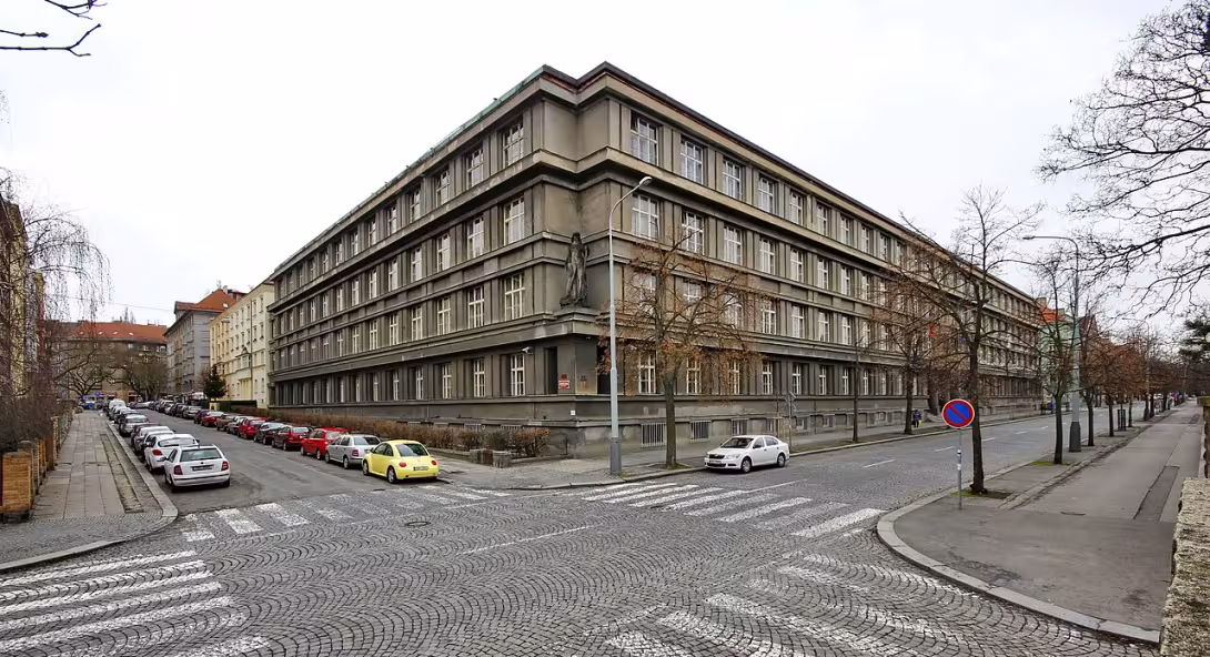 Dnešní pohled – Budova Vojenského zeměpisného ústavu
