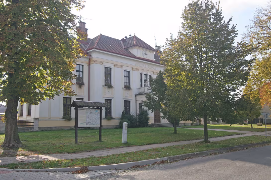Dzisiejszy widok – Budova základní školy v Libranticích