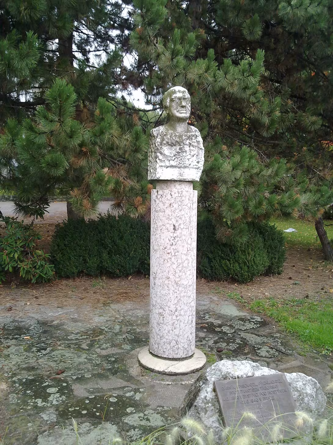 Dnešní pohled – Busta Františka Táborského