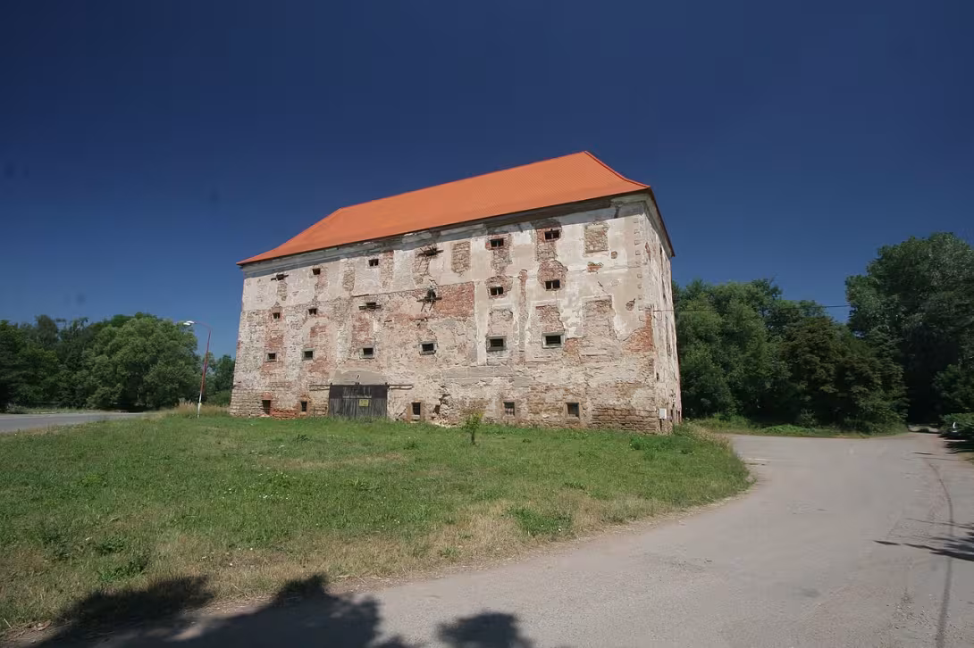 Dnešní pohled – Bývalá tvrz – sýpka