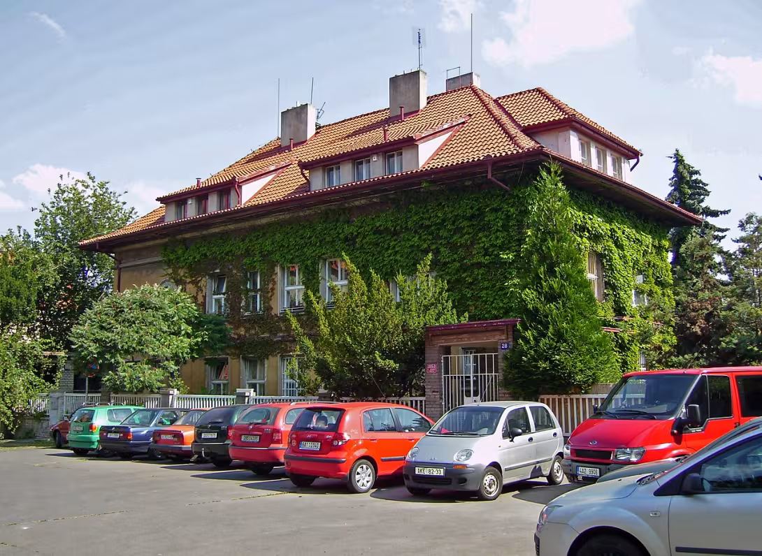 Dnešní pohled – Dvojdům bratří Čapků