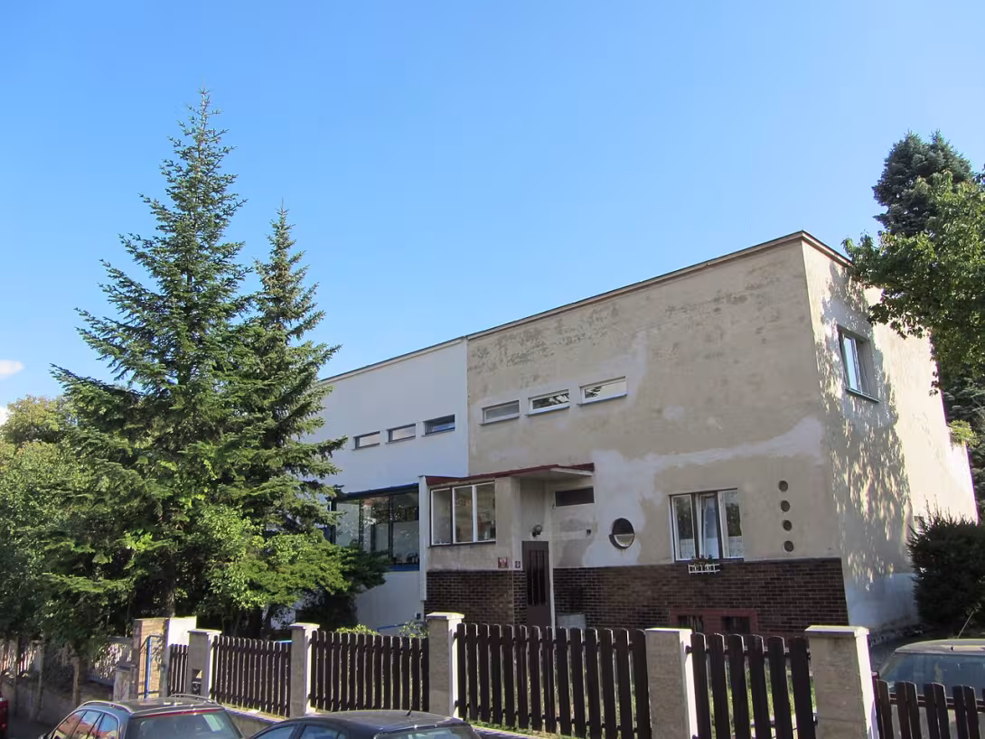 Dnešní pohled – Dvojvila U tenisu 476/5, 477/3