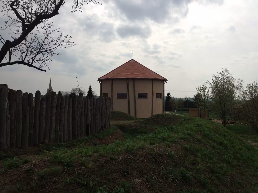 Dnešní pohled – Archeopark pravěku Všestary