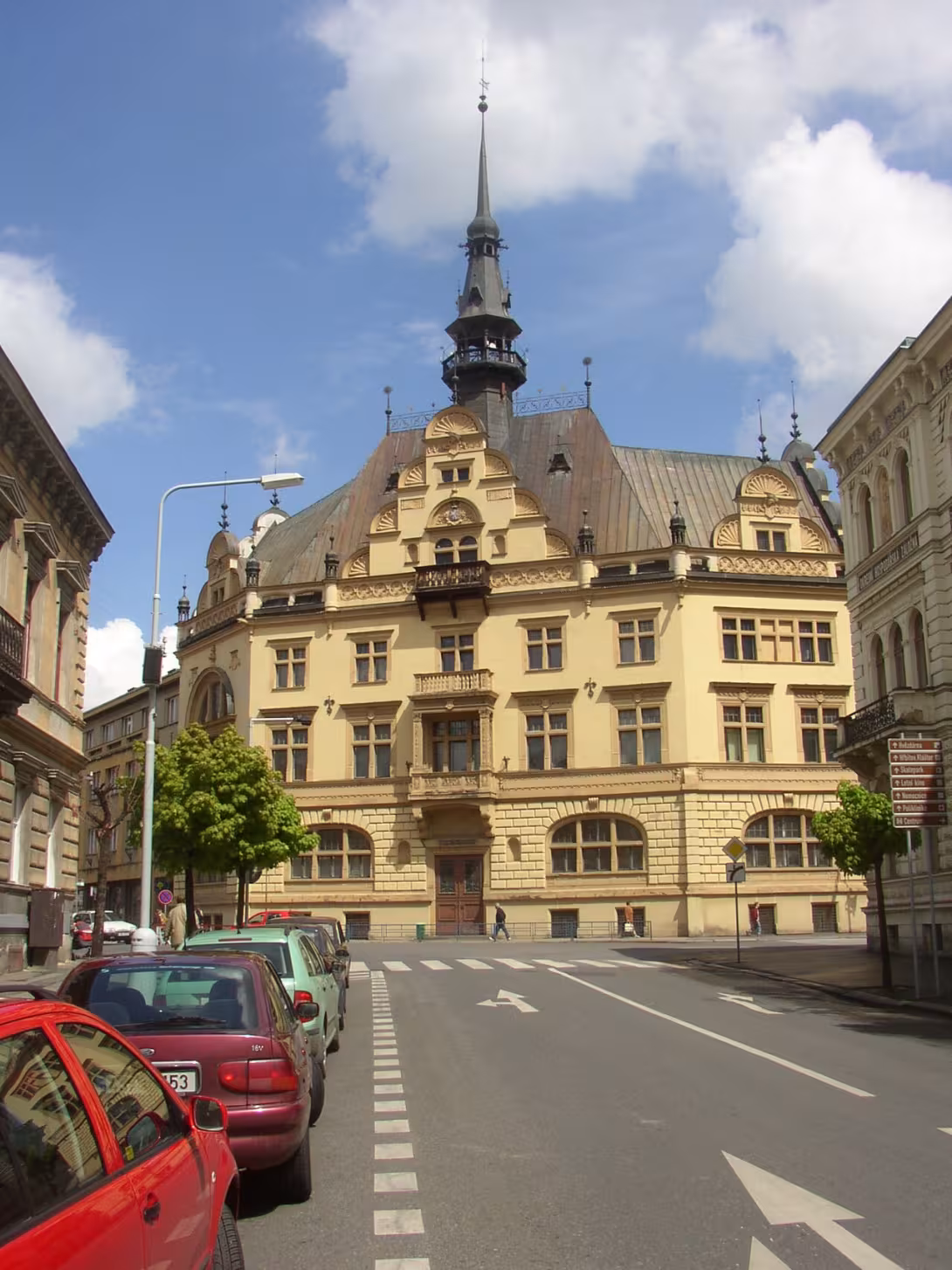 Dnešní pohled – Okresní dům ve Slaném
