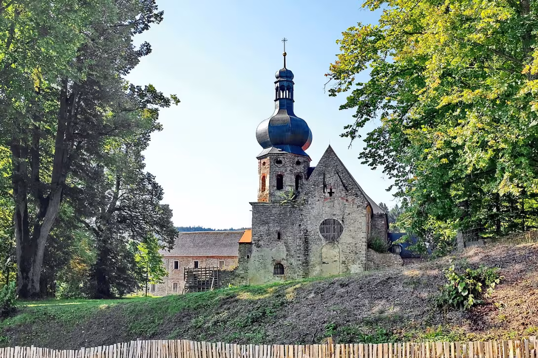 Dnešní pohled – Pivoňský klášter