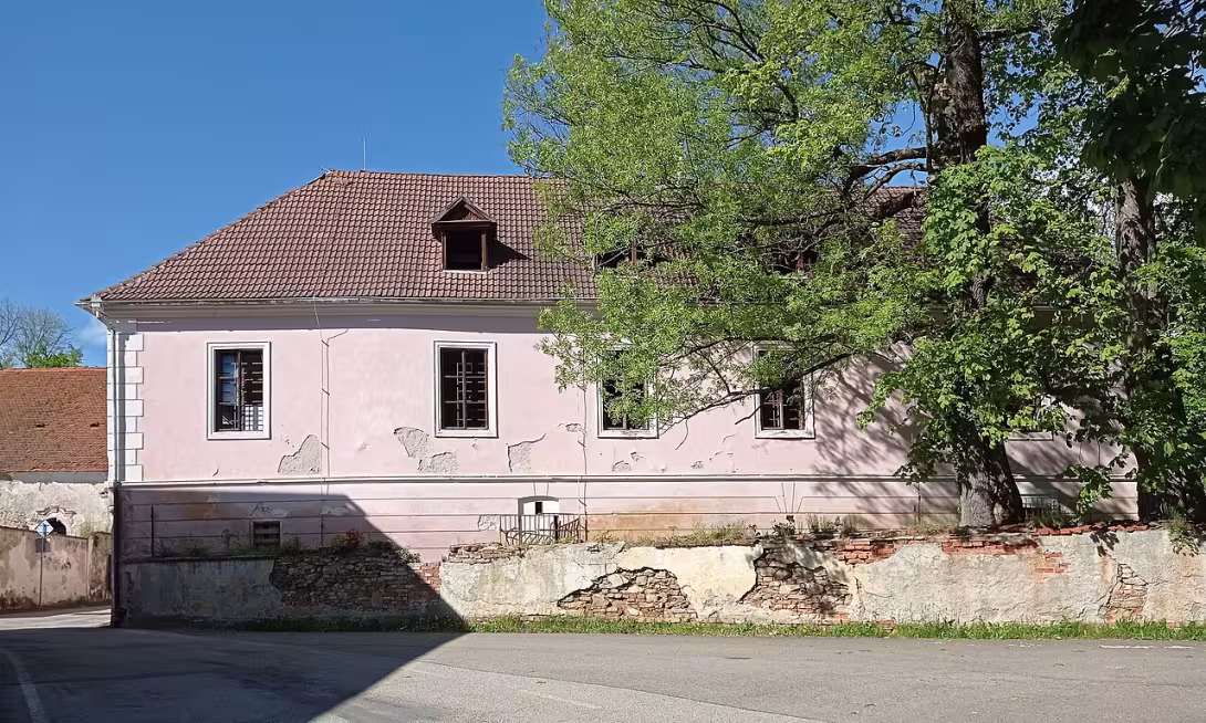 Dnešný pohľad – Starý zámek Neznašov