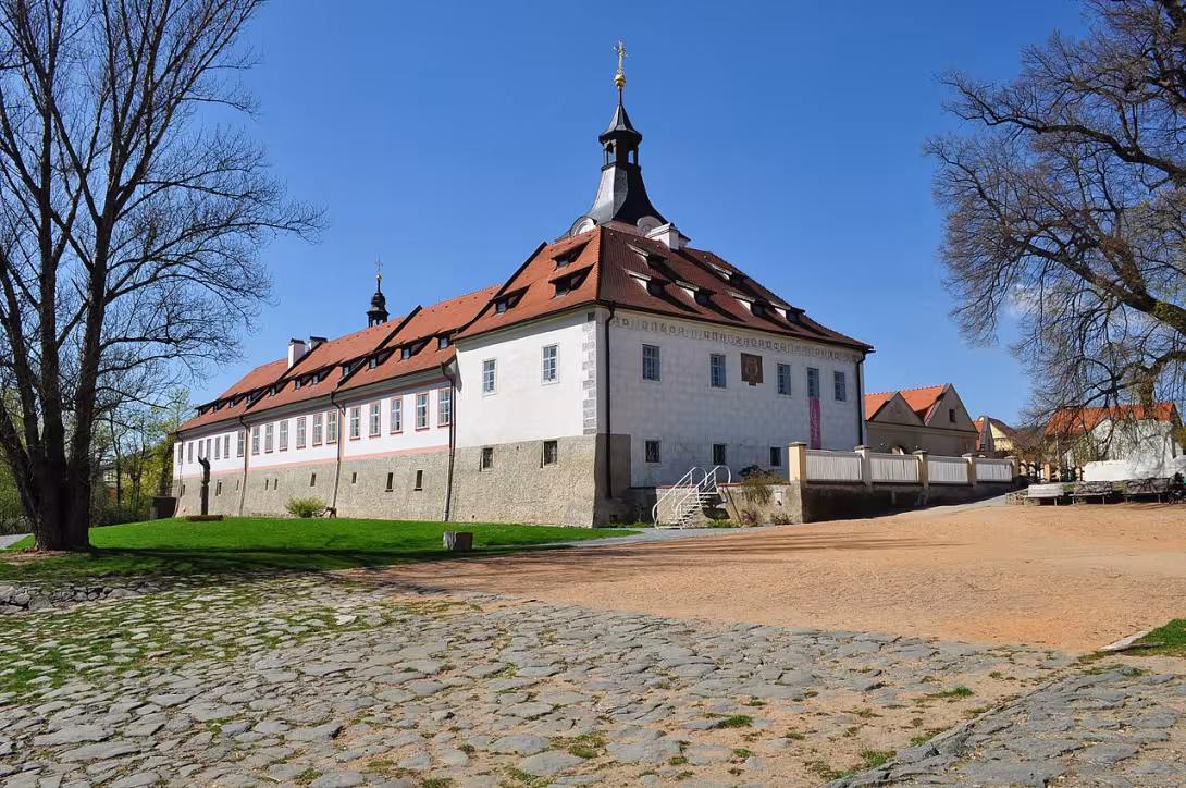 Dnešní pohled – Zámek Dobřichovice