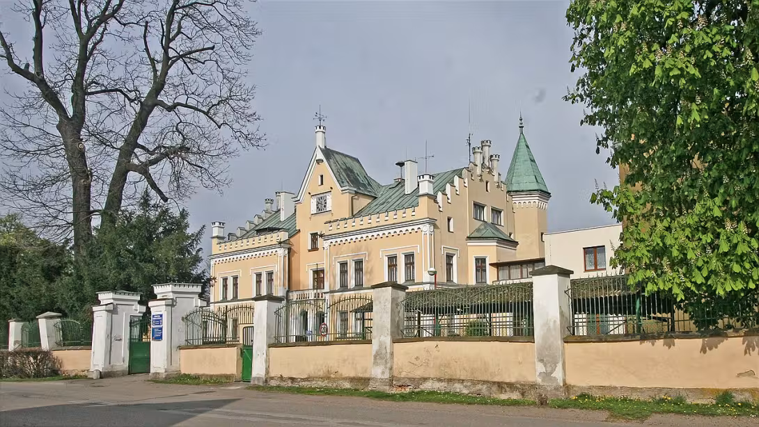 Dzisiejszy widok – Zámek Hlušice