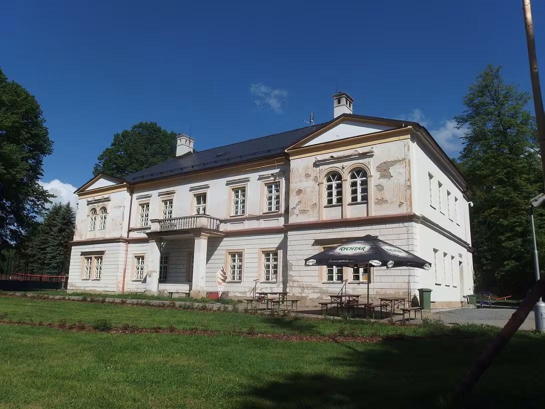 Dnešní pohled – Zámek Hošťálková