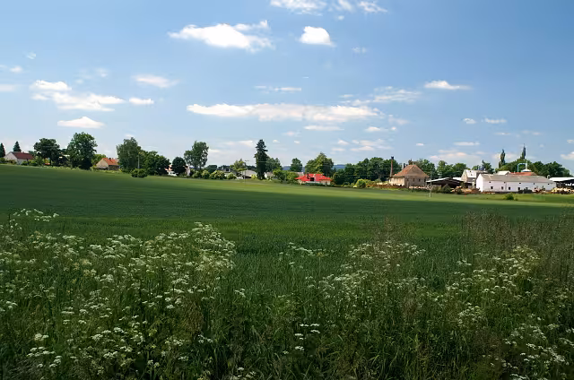 Dnešní pohled – Zámek Lhotka
