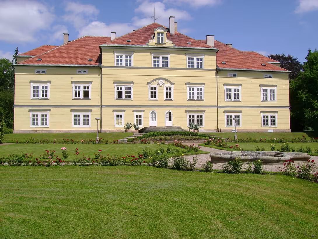 Dnešní pohled – Zámek Miletín