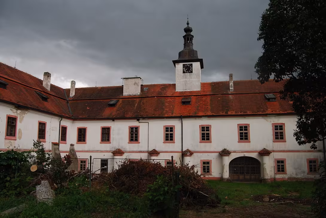 Dnešní pohled – Zámek Nadějkov