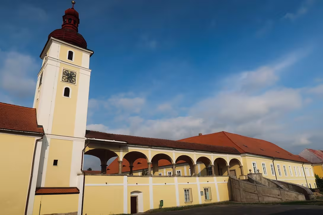 Dnešní pohled – Zámek Nové Dvory